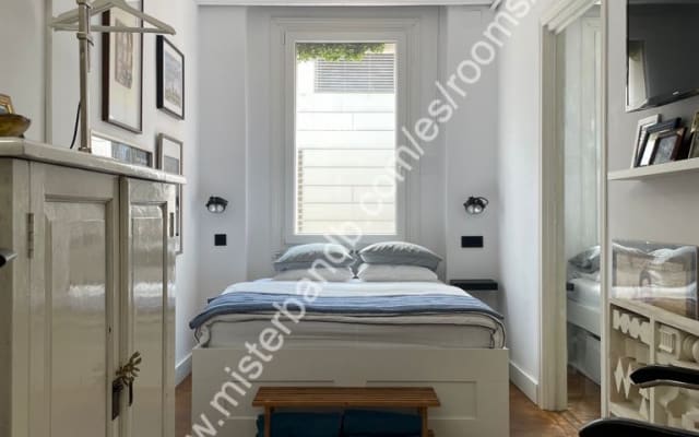 Double room with full private bathroom in the center