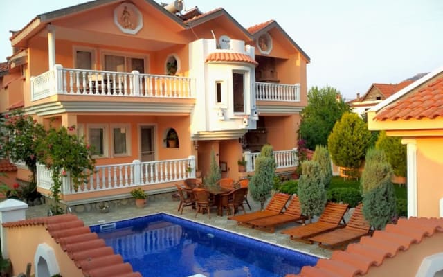 SELBSTVERSORGER FERIENVILLA ZU VERMIETEN IN DALYAN / TÜRKEI