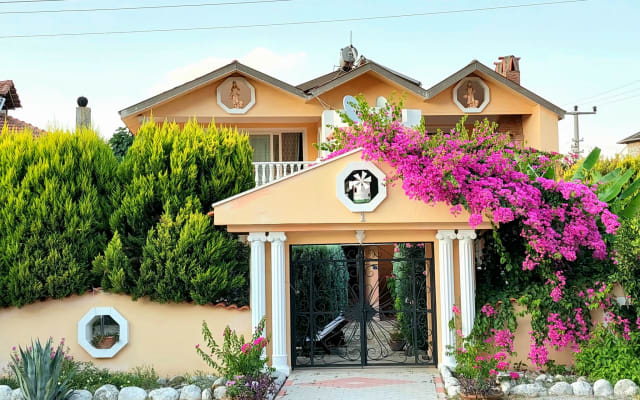 SELBSTVERSORGER FERIENVILLA ZU VERMIETEN IN DALYAN / TÜRKEI