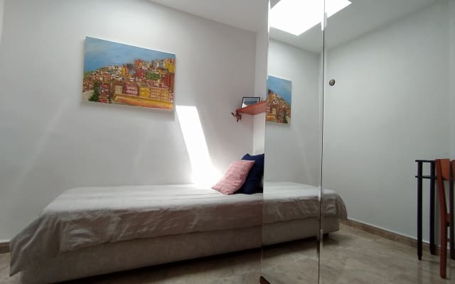 Komfortables und helles Zimmer in der Nähe von Estació de Sants