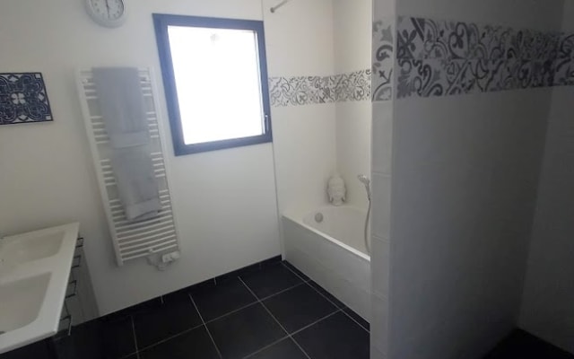 JEREMYs Inserat auf misterb&b - Gemeinsames Badezimmer auf dem Treppenabsatz und 2. SDB im Erdgeschoss