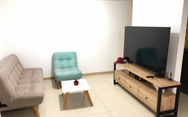 Privates Zimmer in einer Wohngemeinschaft mit ausgezeichneter Atmosphär