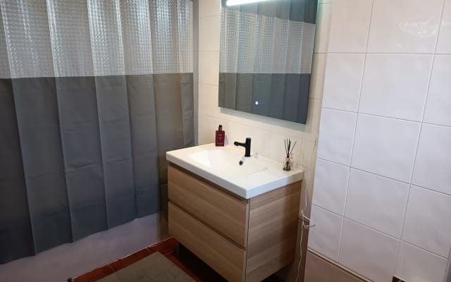 Bom quarto em apartamento partilhado, (partilha apenas com o proprietár