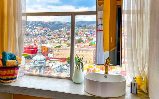 ❂*-FOLKLORE ACCOMMODATION-*❂ Private Bathroom Downtown Gto