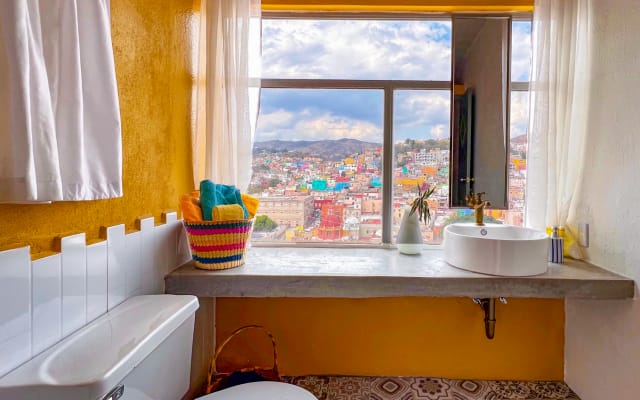 ❂*-FOLKLORE ACCOMMODATION-*❂ Private Bathroom Downtown Gto