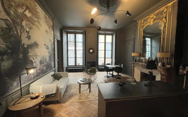 Dans Hôtel particulier classé superbe 65 m2 Etage Noble