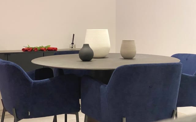 Bequemes Privatzimmer mit Balkon