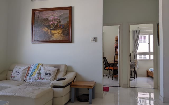 Nice bedroom with private bathroom and shares living room, kitchen... - Picture 6