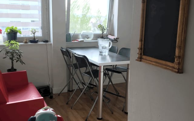 Zimmer im geräumigen F4-Wolkenkratzer / Blick auf Villeurbanne