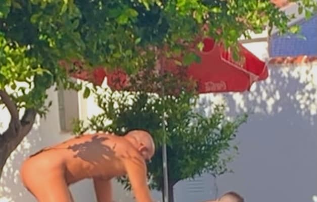 1 naturist house double bed