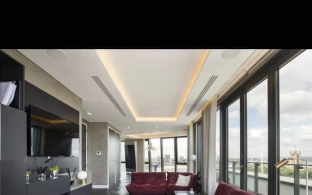 Luxury Central Penthouse With Stunning Views - Picture 12