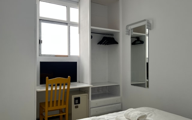 Quarto A - Roupa de homem opcional apt 1km Yumbo Maspalomas