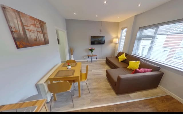 Sunnyside View - 1-bed apartment in Coventry City Centre