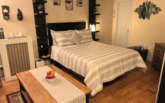 Private room with own bathroom, 24/7 access to MANHATTAN NJ/NY