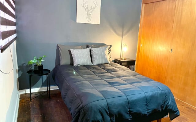 Quarto para homens no Roma Norte