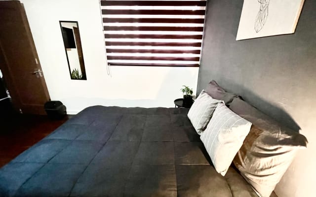 Quarto para homens no Roma Norte