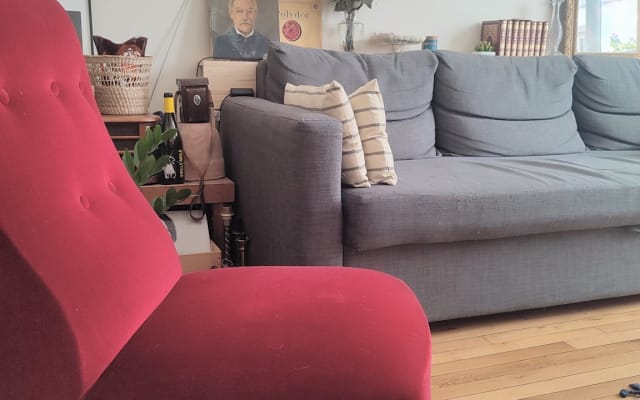 Cozy Montmartre Room