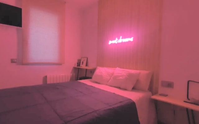NUDISMROOMBARCELONA: quarto nudista com casa de banho privativa - Foto 1