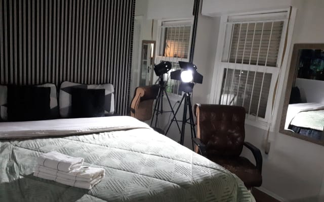 Gran habitación con TV y Minibar Centro Histórico / Ciudad Baja