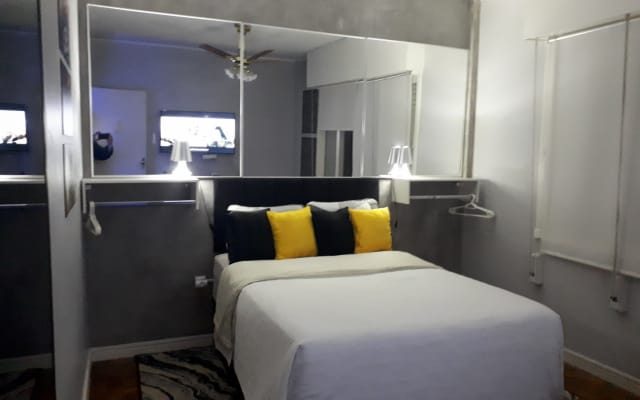 Gran habitación con cama doble en el Centro Histórico / Ciudad Baja...