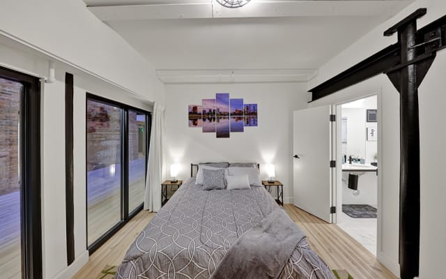 Rare 1 BR in the Heart of DT B'Ham w/RoofTop View
