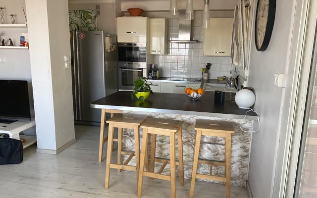 Belle chambre dans un appartement bien meublé