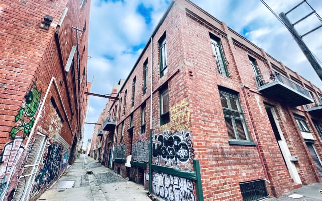 Zhipeng and Bruces Inserat auf misterb&b - Heritage Macrobertson Chocolate factory facade, Street view from Kerr St