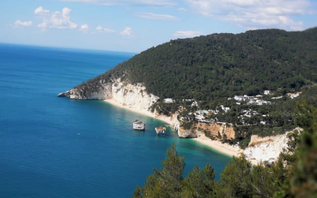 Plage de Baia di Vignanotica, Gargano Apulia Italie