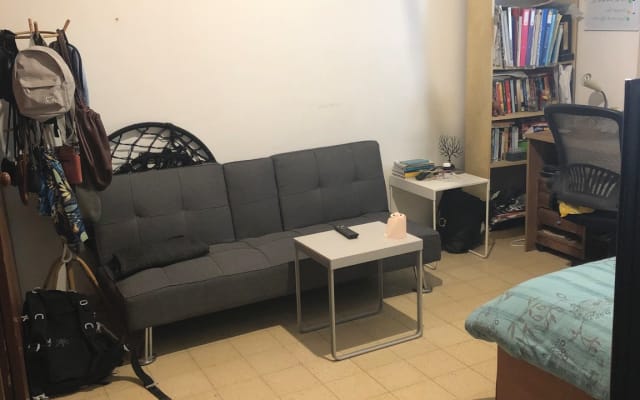 Quarto encantador num grande apartamento!