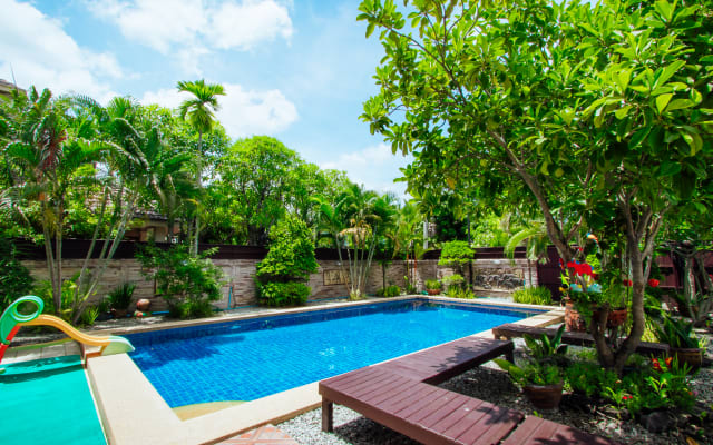Villa com piscina - Hospedado por Sasithorn