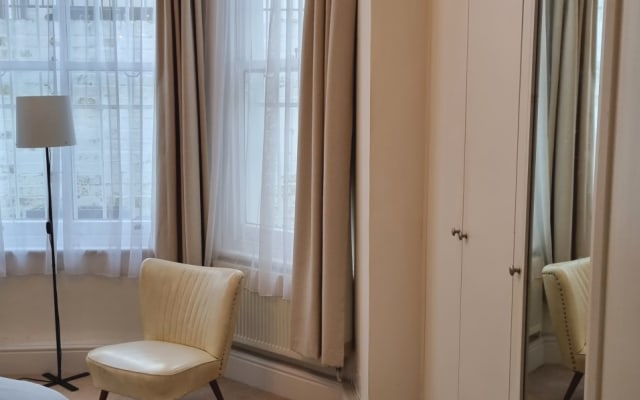 Centro de Londres, zona 2, dormitorio en apartamento con jardín