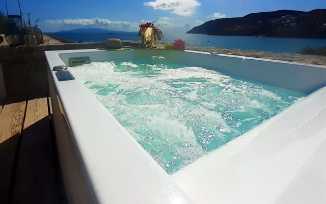  Seaview room for 2 with outdoor private hot tub/jacuzzi!!!!!