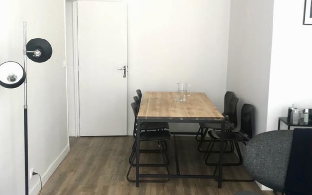 Spacious design apartment close to the Marais