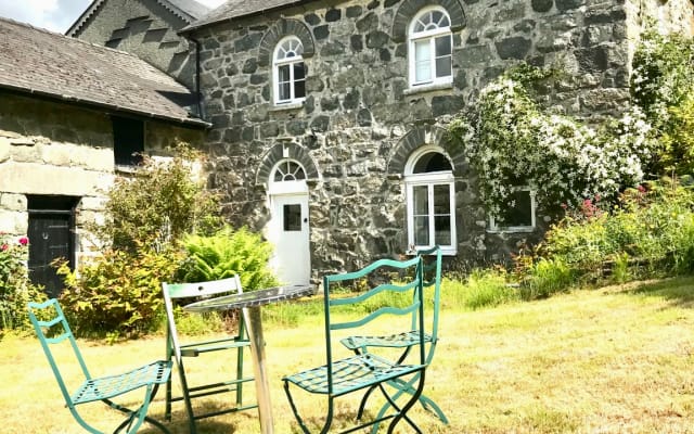 3 Bedroom Self Contained Cottage within grounds of Arthog Hall