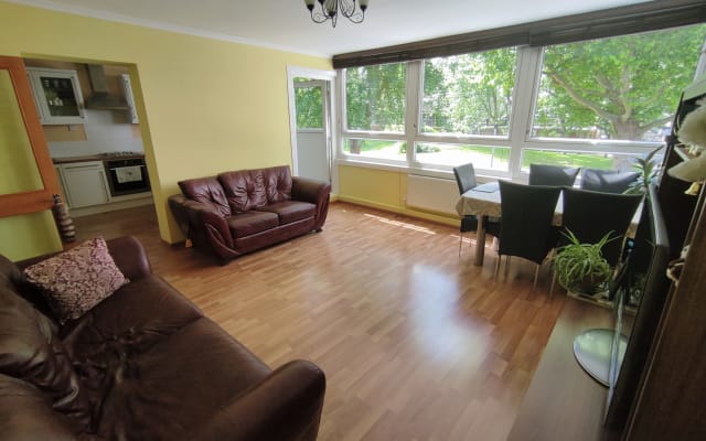 Central London Spacious Park View Apartment