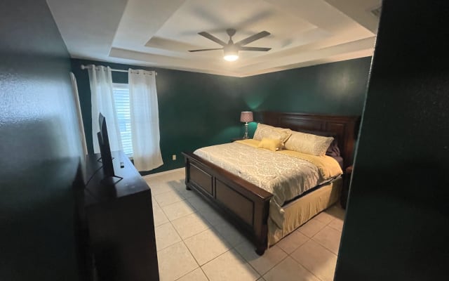 Spacious two bedroom king bed near UTRGV