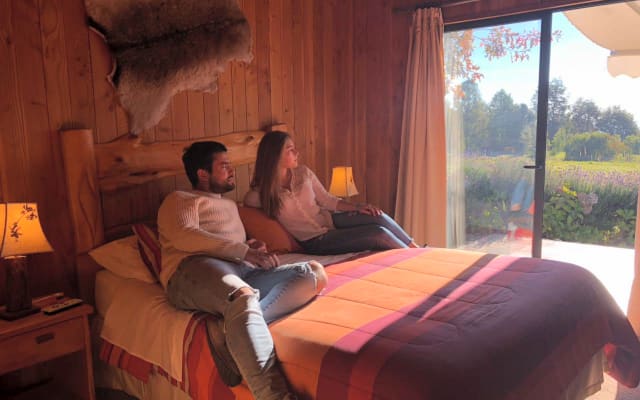 Cabane avec vue sur le lac