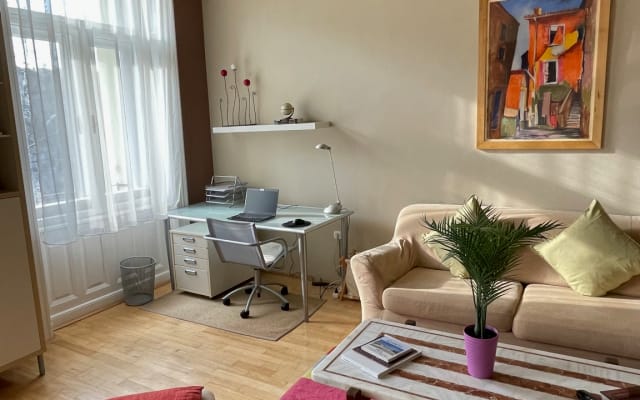 Your spacious home by the park with a sunny balcony