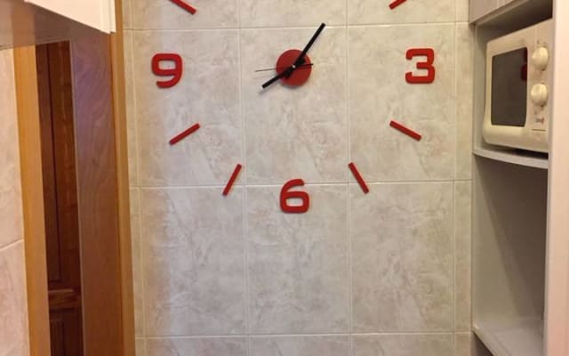 Modern Central Apartment WIFI Free - Picture 10