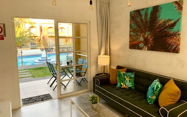 Apartment yard wififree swift swimming pool garden