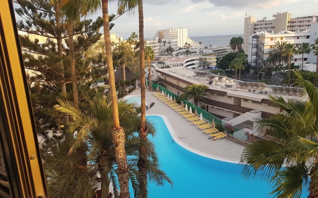 YELLOW apartment, Free WIFI