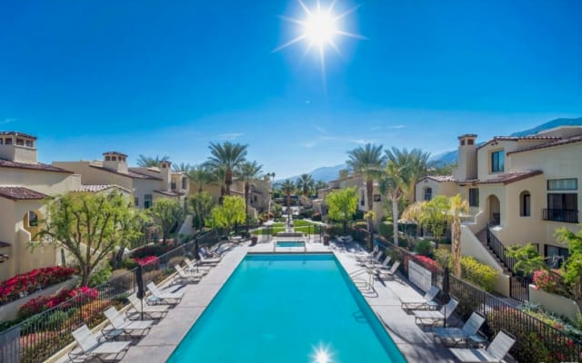 Palm Springs Stadthaus mit Dachterrasse und Panoramablick