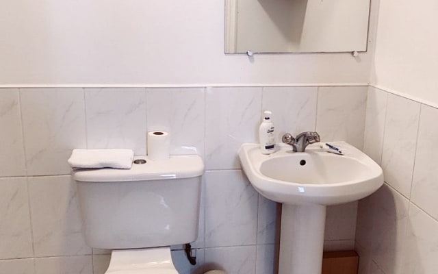 Privates Doppelschlafzimmer mit eigenem Bad/Balkon