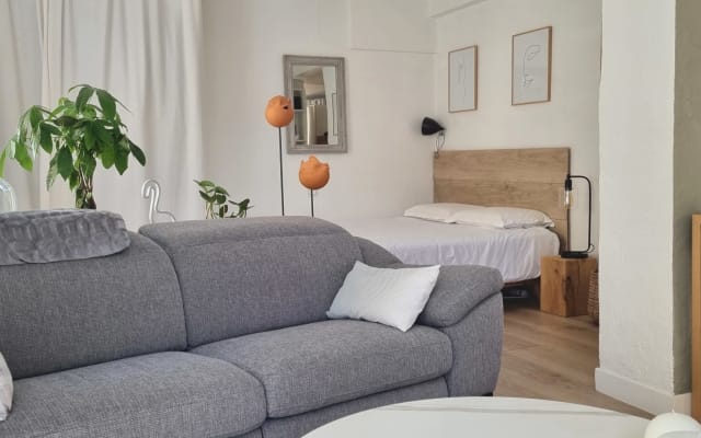 Pleasant and comfortable studio in a quiet residential area - Picture 9