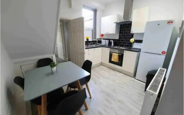 Maison soignée pour un long séjour à Liverpool, 3 BR - Photo 3