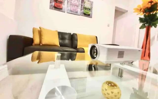 Cheeky & Cheerful 3 BR Home near City Centre