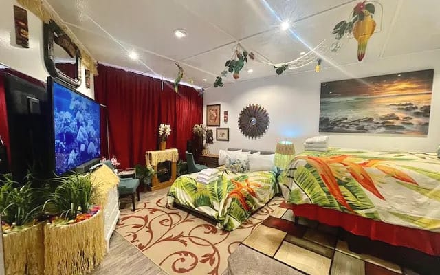 Hawaiian TikiParadise Suite dans un manoir
