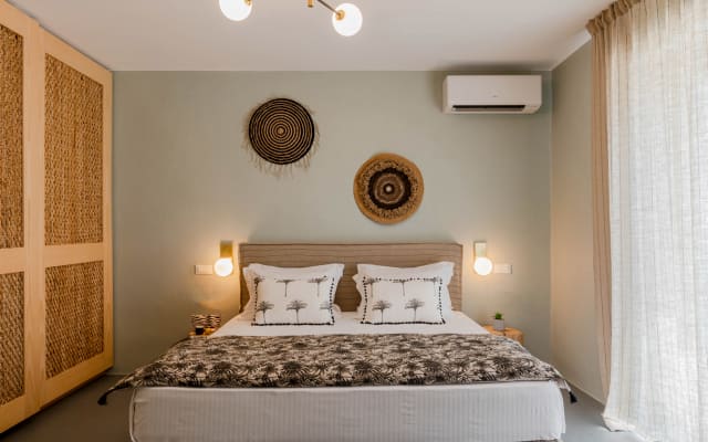 Villa 360 | Unique seafront neo-traditional house with epic sunsets  - Picture 12