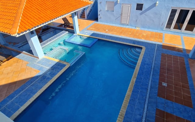 Superbe villa avec piscine privée et plage publique cristalline
