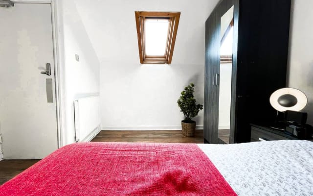 NEW Charming 4-BR House near City Centre